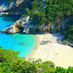  Najpiękniejsze plaże Sardynii - Zobacz TOP 10 i zaplanuj urlop!