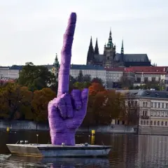 David Cerny i jego kontrowersyjne rzeźby w Pradze