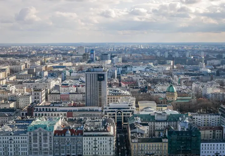 Czy Warszawa jest bezpieczna? Fakty, porady i bezpieczne dzielnice dla turystów i mieszkańców