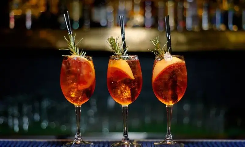  Jak pić aperol? Z czym łączyć ten włoski likier, by mieć idealny smak?