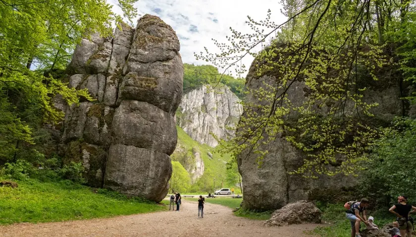 Gdzie dokładnie leży Ojcowski Park Narodowy? Lokalizacja i atrakcje w okolicy