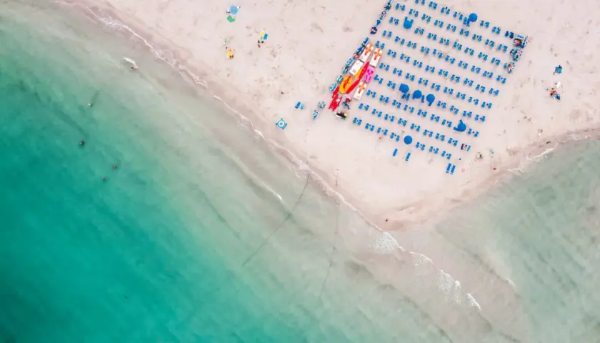  La Pelosa na Sardynii - sekretna plaża z białym piaskiem i krystalicznie czystą wodą