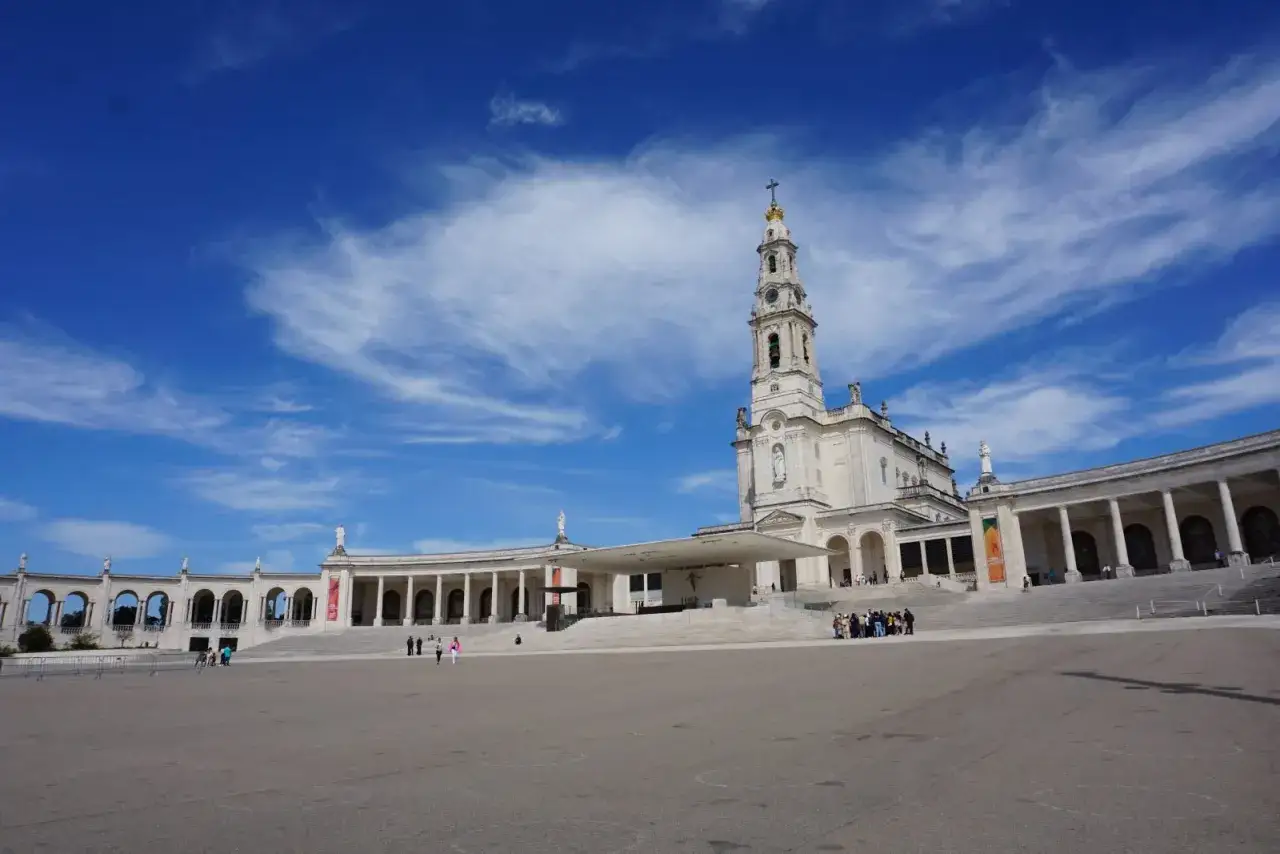 Zdjęcie W jakim kraju jest Fatima? Odkryj jej znaczenie w Portugalii